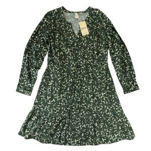 Pact Cafe Crepe Tiered Dress Mountain View Wandered Green
Women's Medium NWT